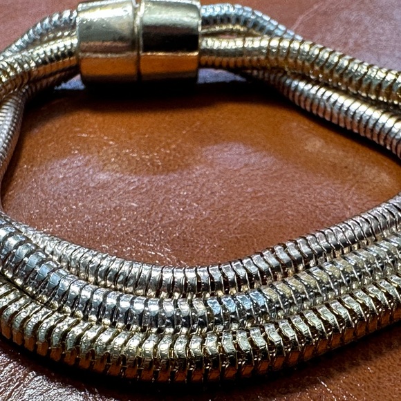 Gorgeous gold, three strand chain bracelets with magnetic clasp - Picture 10 of 12